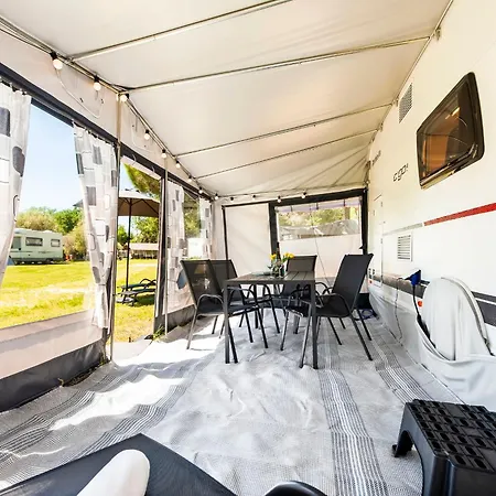 キャンプ場 Bauer Caravan In Fkk Solaris *