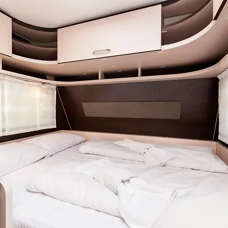 Bauer Caravan In Fkk Solaris Campingplatz Poreč