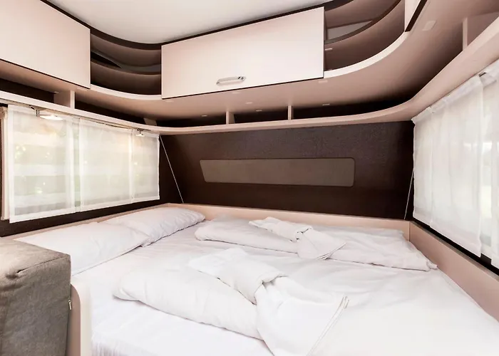 Bauer Caravan In Fkk Solaris キャンプ場 ポレッチ