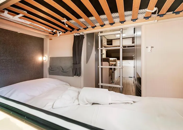 Bauer Caravan In Fkk Solaris キャンプ場 ポレッチ